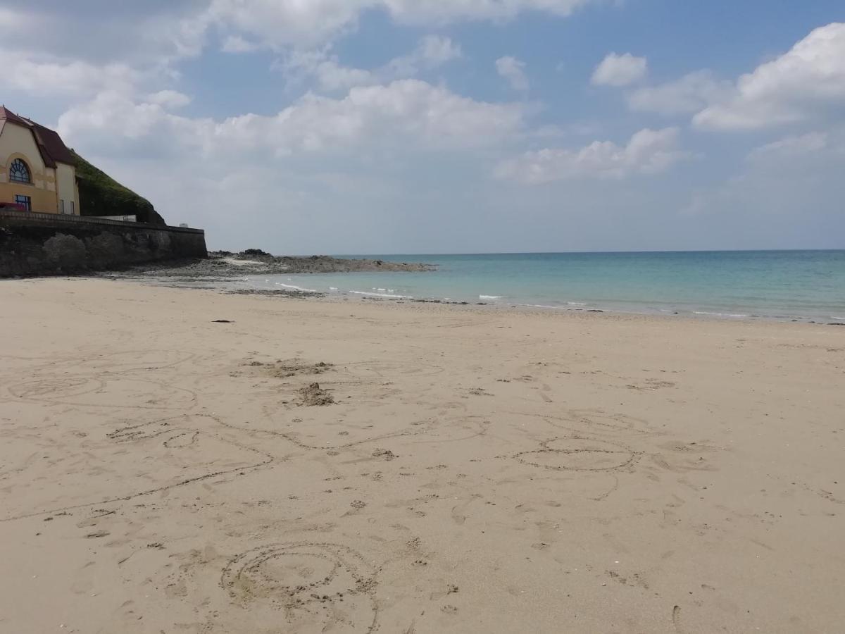 Entre Mer Et Montagne 그랑빌 외부 사진